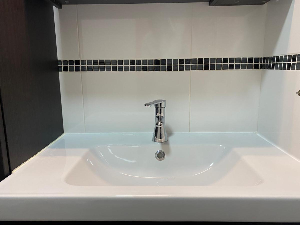 Entire New Apartment 20' From Barcelona Sabadell Eksteriør billede