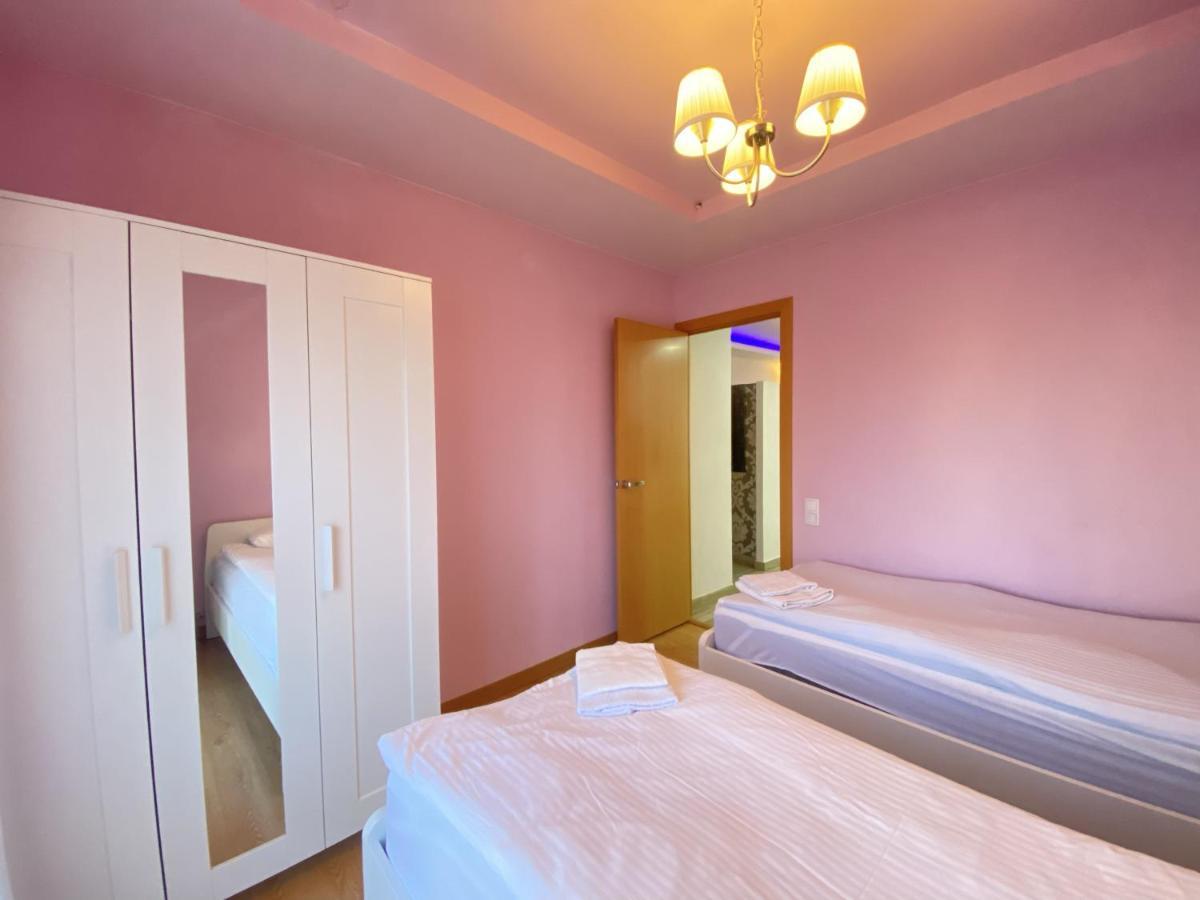 Entire New Apartment 20' From Barcelona Sabadell Eksteriør billede