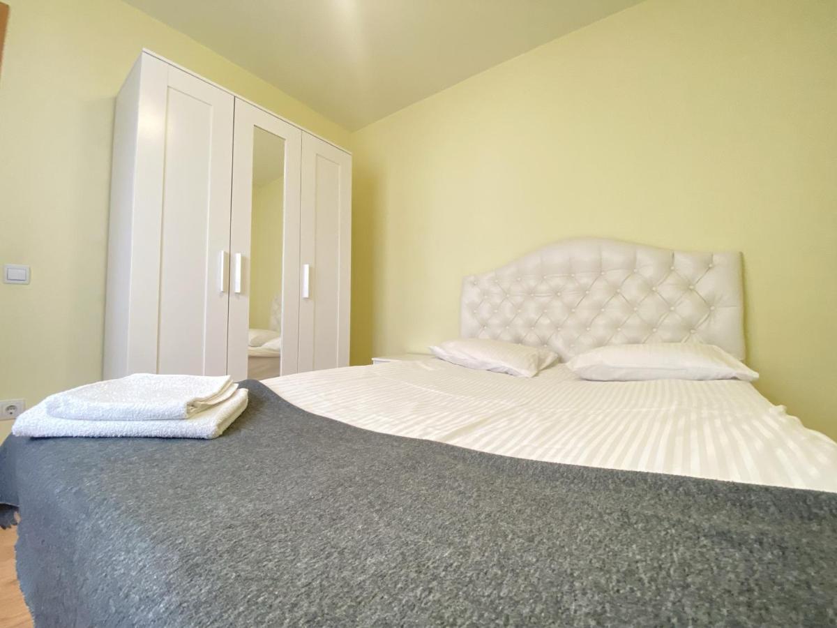 Entire New Apartment 20' From Barcelona Sabadell Eksteriør billede